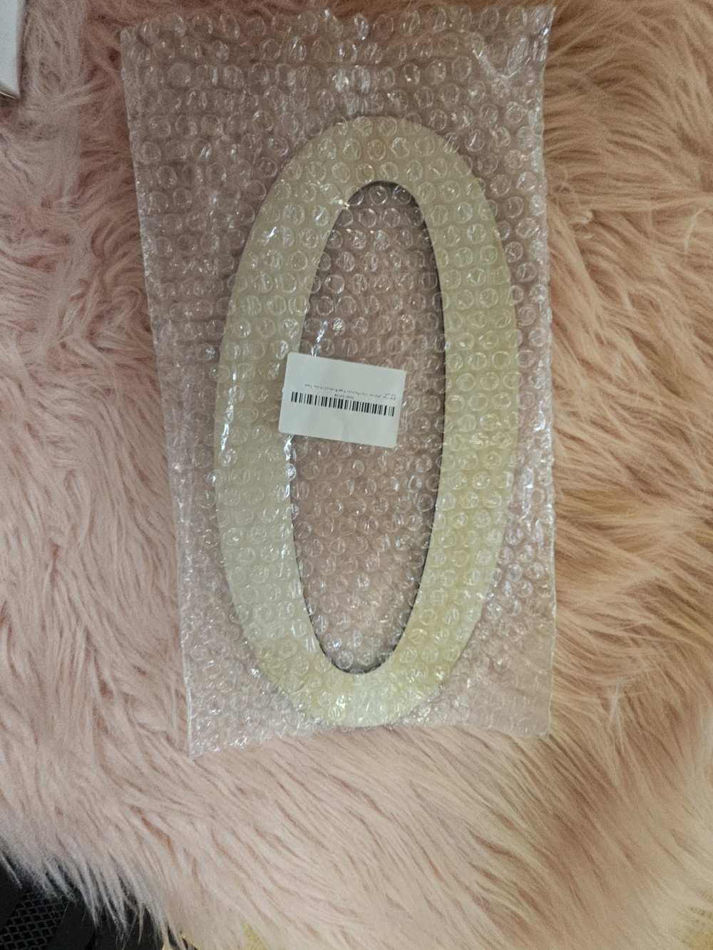Decorative Oval Letter O - Pale Cream Accent